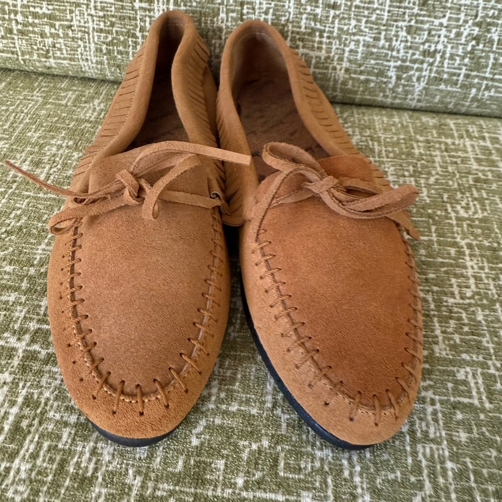 Women’s “Jane Austen” brand genuine leather Tan Moccasin flats size 6 shoes